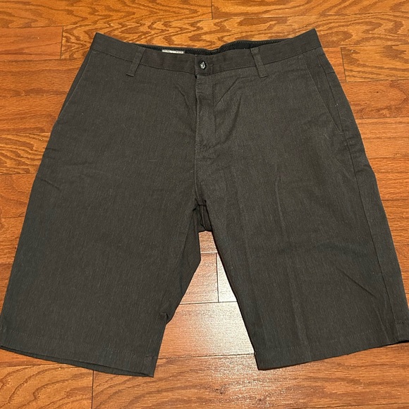 Volcom Charcoal Men's Skater Shorts - Picture 1 of 5